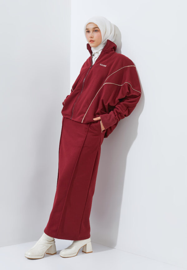 Kalerd Convertible Sweater-to-Bag (Maroon)