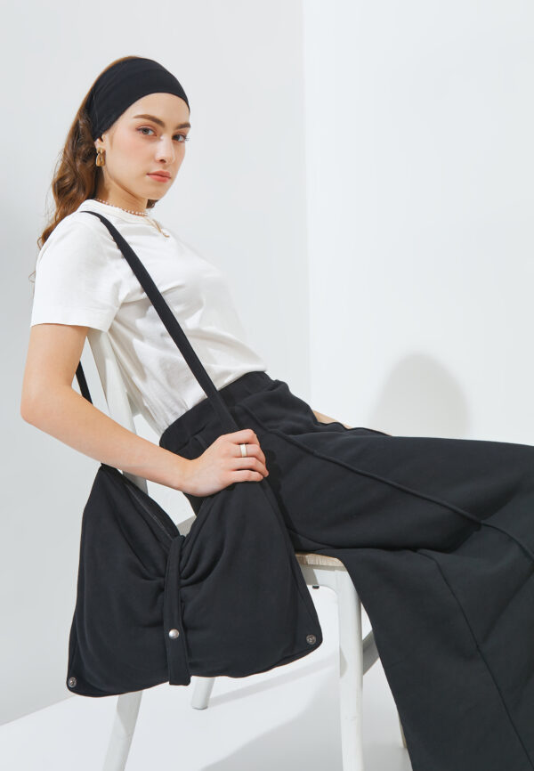 Kalerd Convertible Sweater-to-Bag (Black)